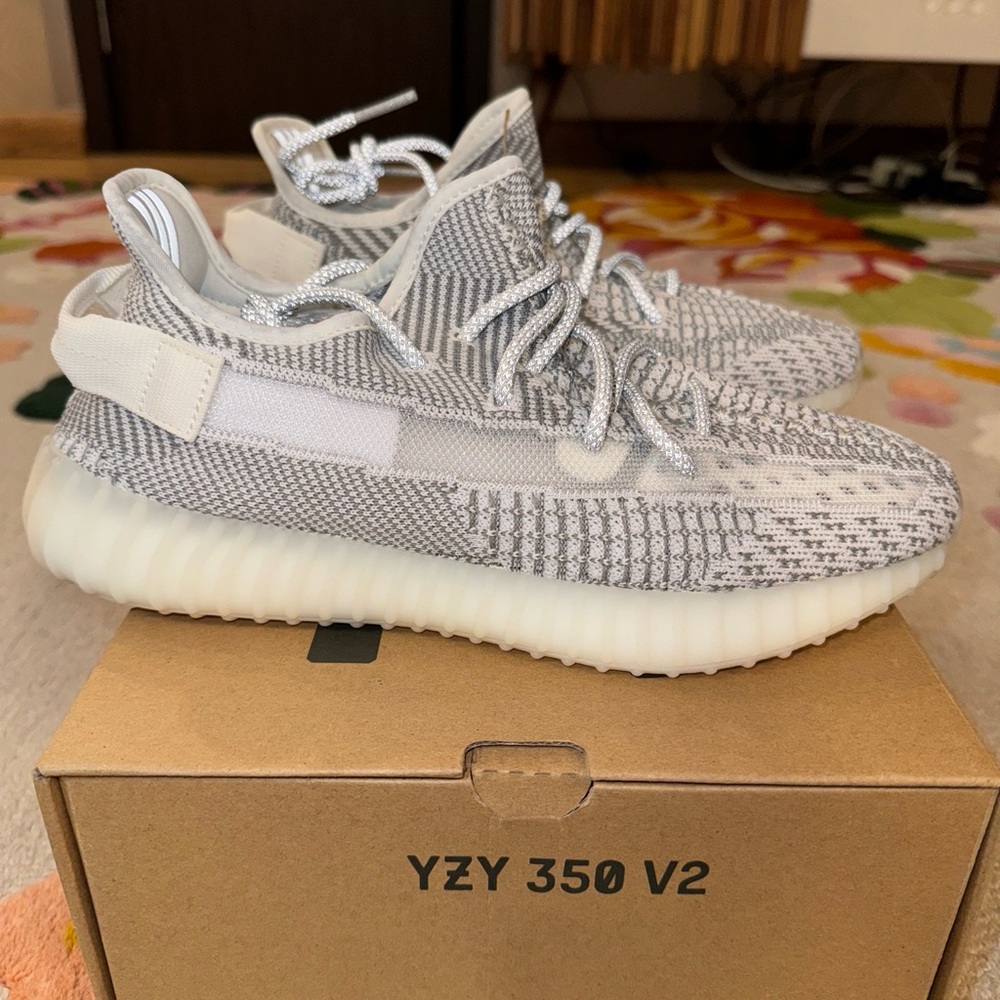 YZE 350 V2 Boost by Adidas 7.5